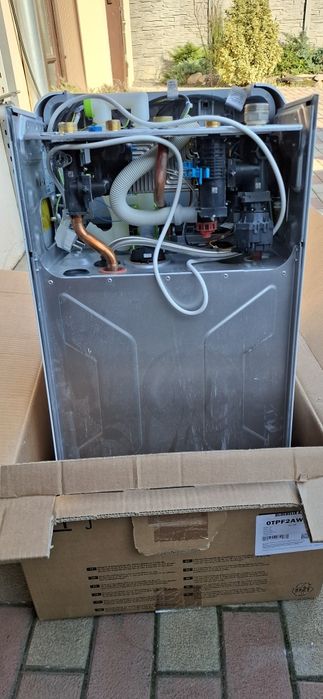 Vând centrala bosch condens 2200W-GC2200W 24 C 23