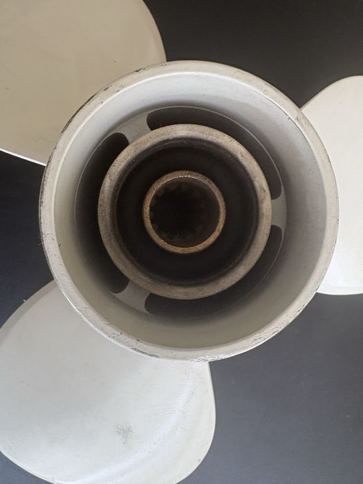 Винт гребной на Mercury марки Solas