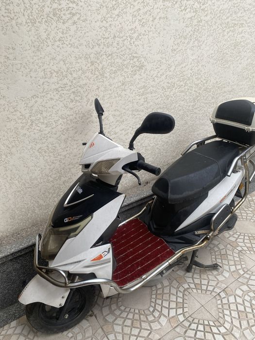 Skuter sotiladi ideal