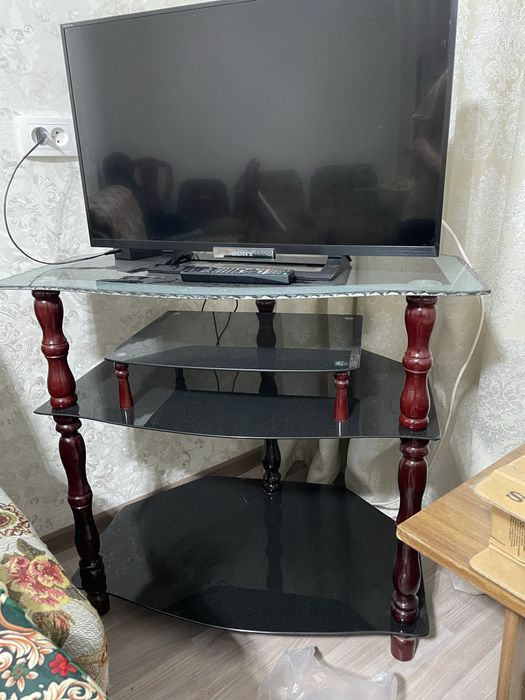 Диван и кресло,тумбочка