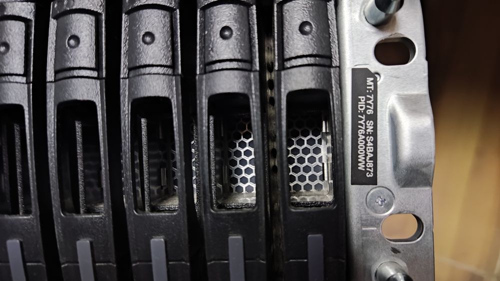 Nas storage lenovo de4000F + 12 ssd 800gb