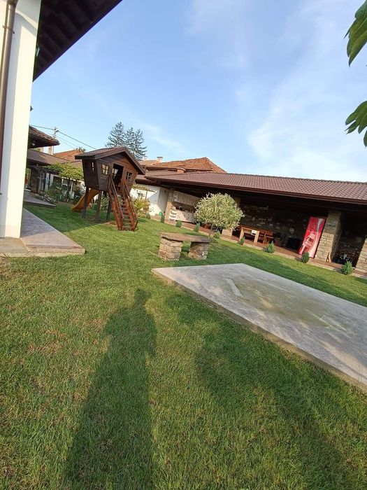 Градински услуги и поддръжка на зелени площи и растителност ULTRA ART