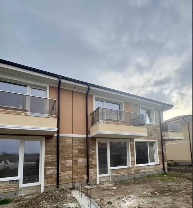 Предлагаме еднофамилни къщи в град Поморие