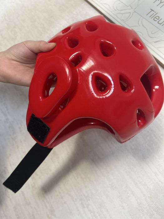Красный шлем  (в отличном состоянии)
