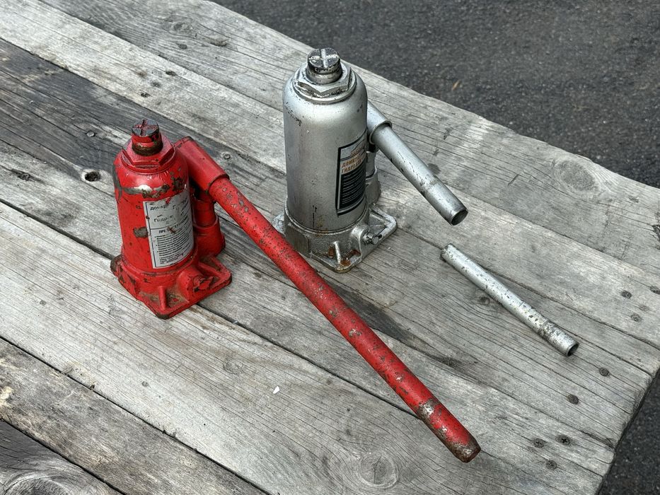 Гидравлический домкрат. Автомобильный.