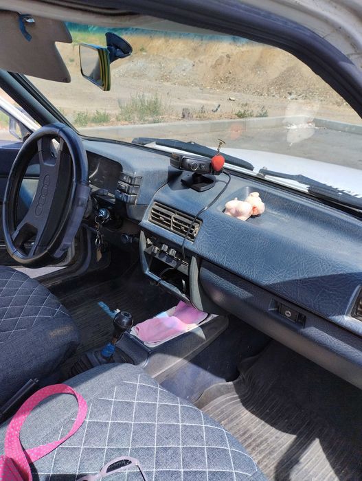 Автомобиль AUDI 80 b2