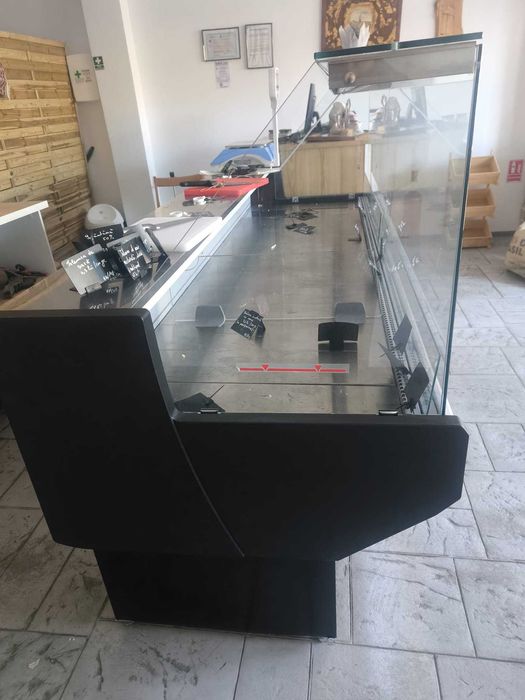 Vitrina frigorifica mezeluri si lactate 250 cm