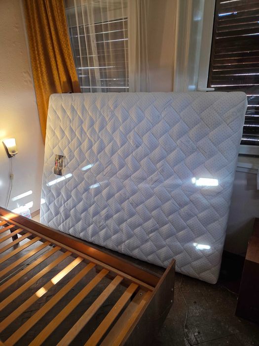 Спалня с матрак и подматрачна рамка