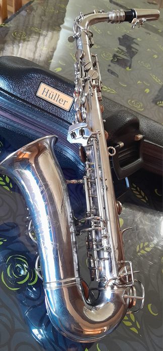 Vănd saxofon alto marca Huller