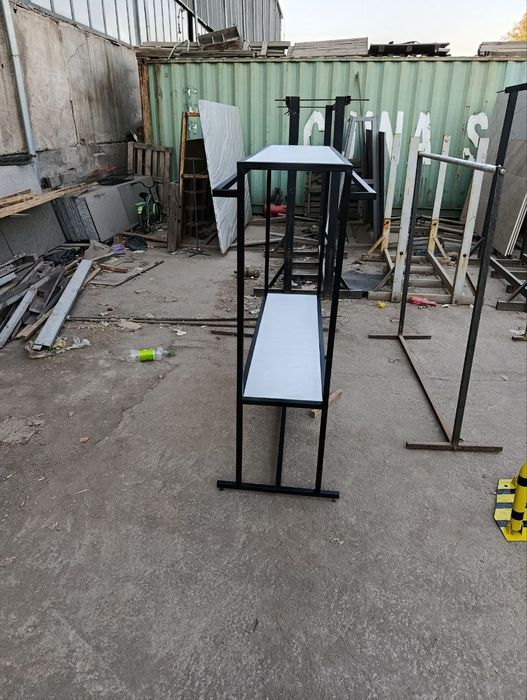 Вешалки для одежды.