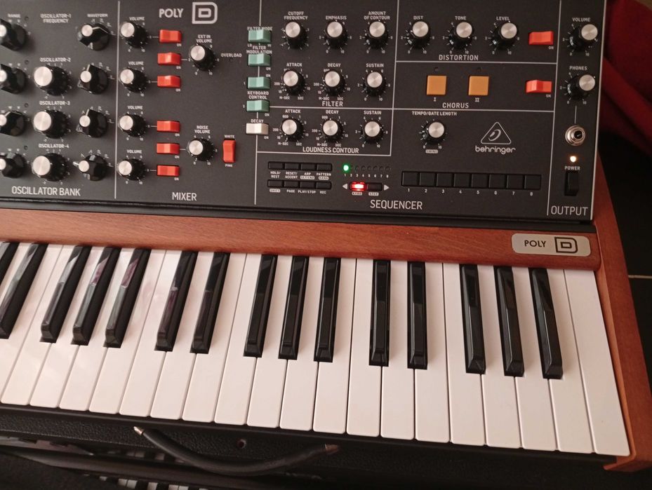 Behringer POLY D