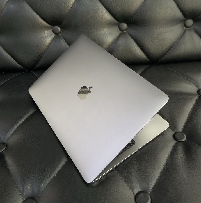 Apple MacBook Air M1 2020 года в идеальном состояние