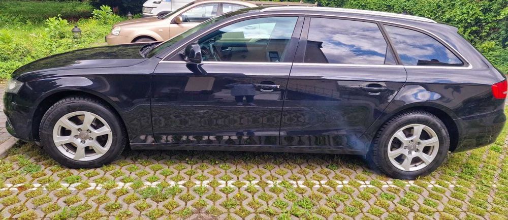 Vând Audi A4 B8 – 2.0 TDI, 143 CP, 2009 – 6000 €