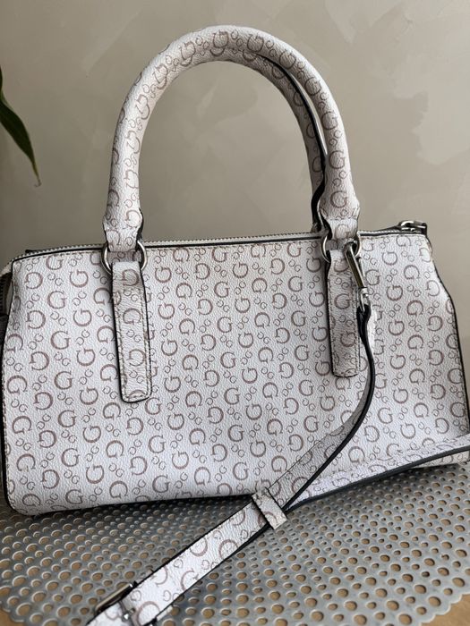 Дамска чанта Guess