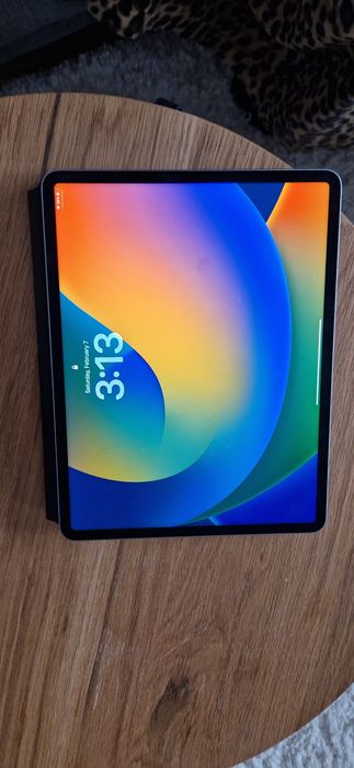 iPad Pro 12.9 6th generation 256 GB cu Magic Keyboard