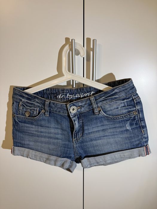 Продам джинсовые шорты Esprit