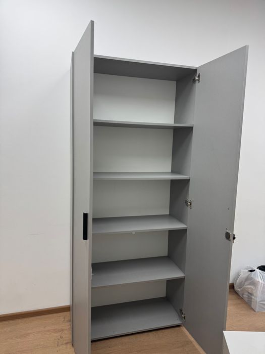 Шкаф серый для офиса