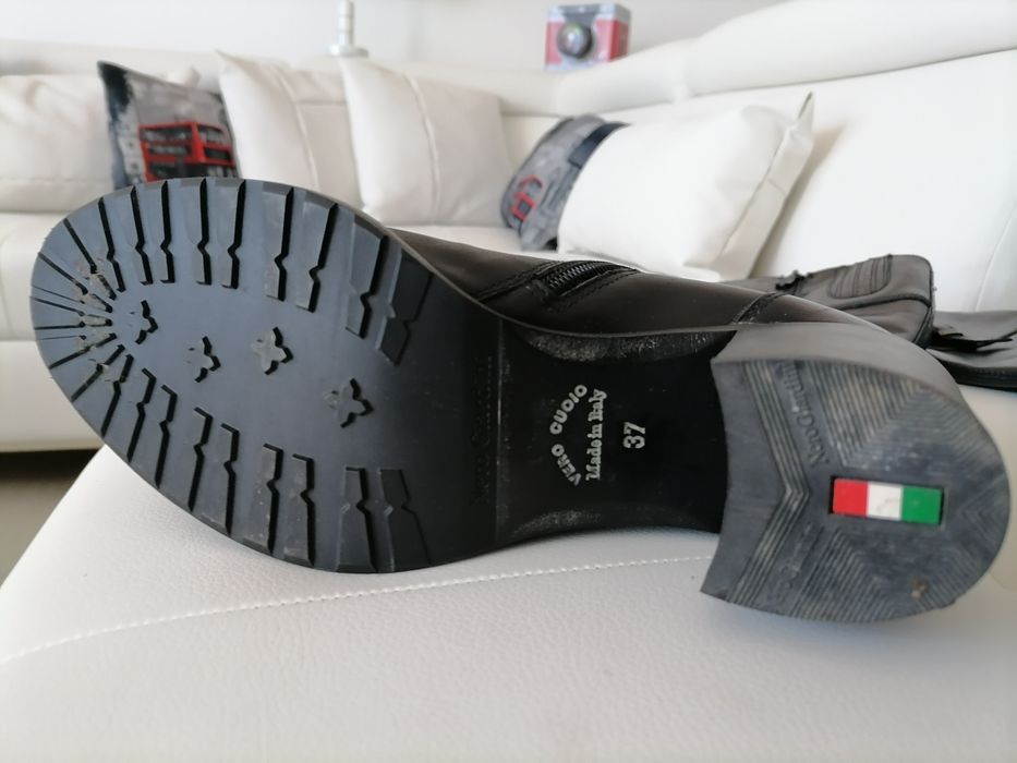 Vând cizme de piele produs import Italia, produs premium, ca și noi.