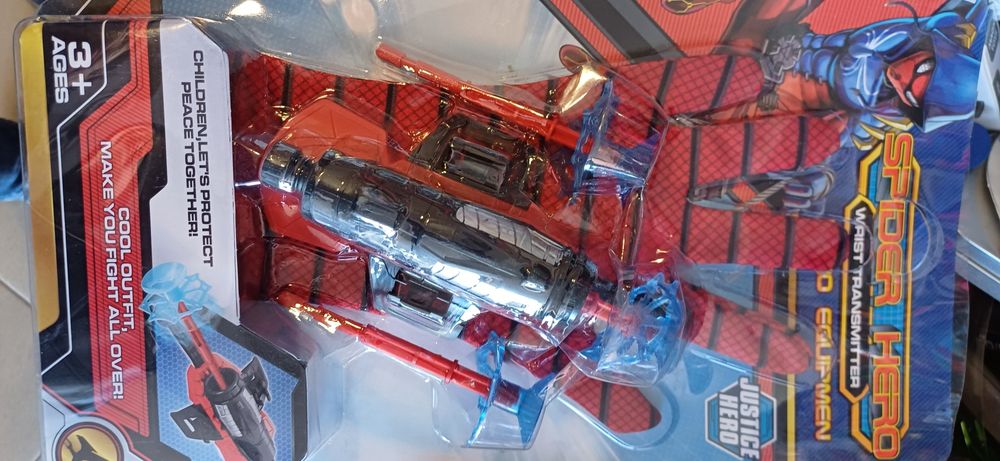 Ръкавица на Спайдърмен с изстрелвачка