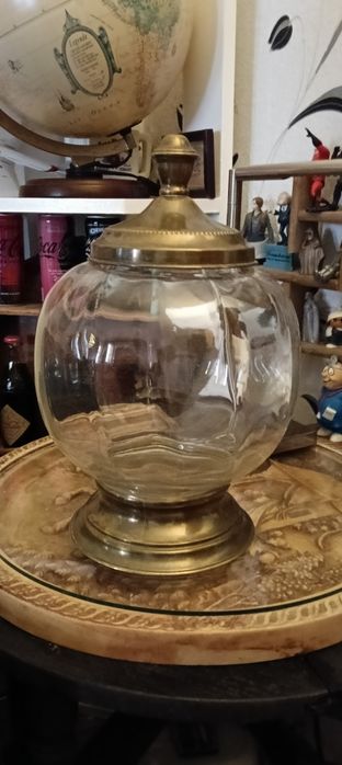 Bol de sticla cu baza metalica sau acvariu