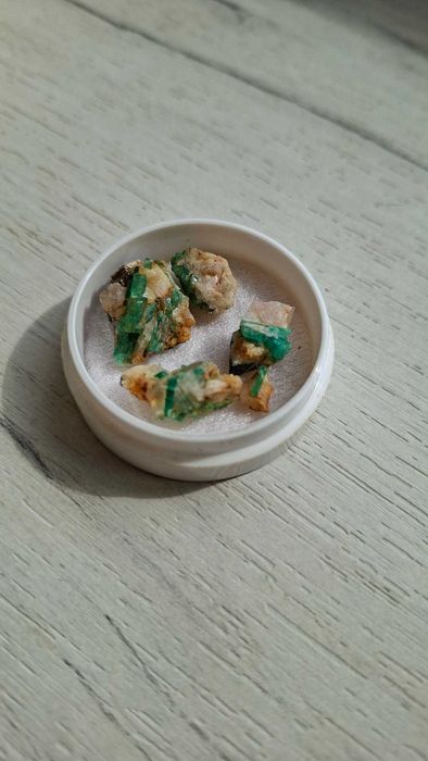 Лот смарагдови кристали от Музо, Колумбия