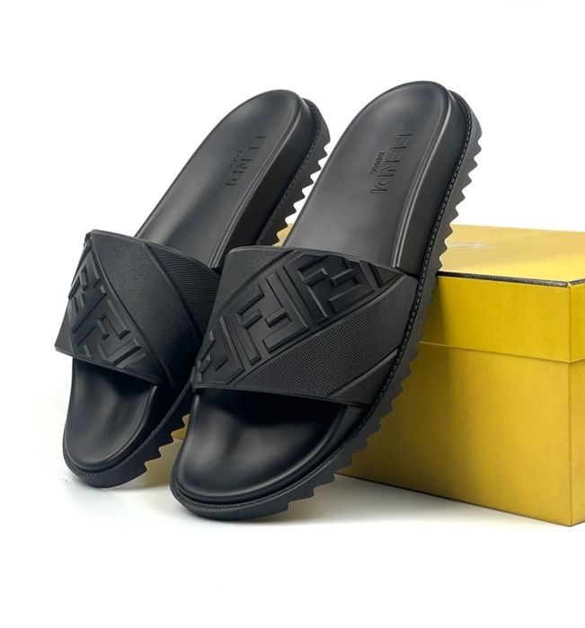 Мъжки чехли на Fendi Roma