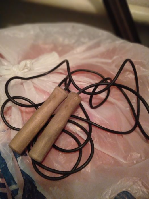 Продам скакалку .