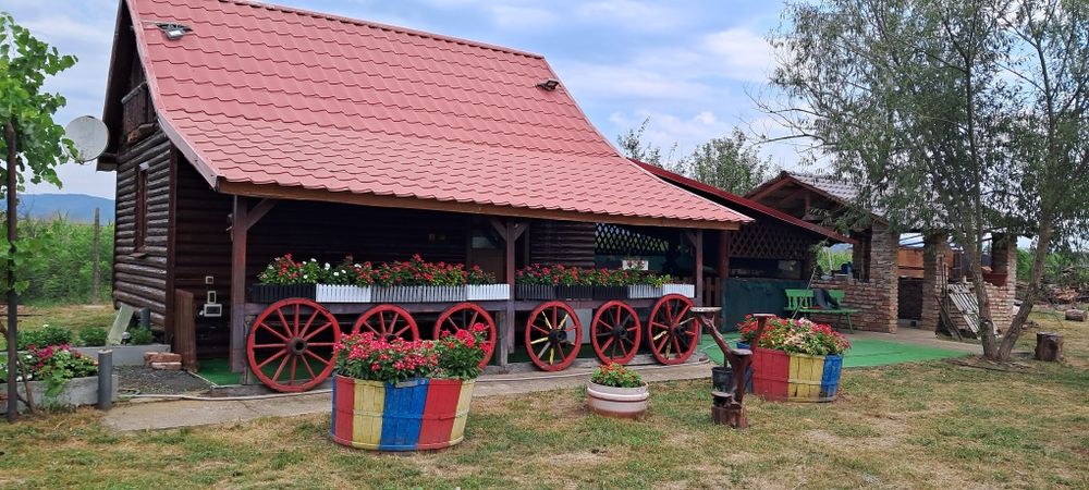 Teren cu casă de vacanță