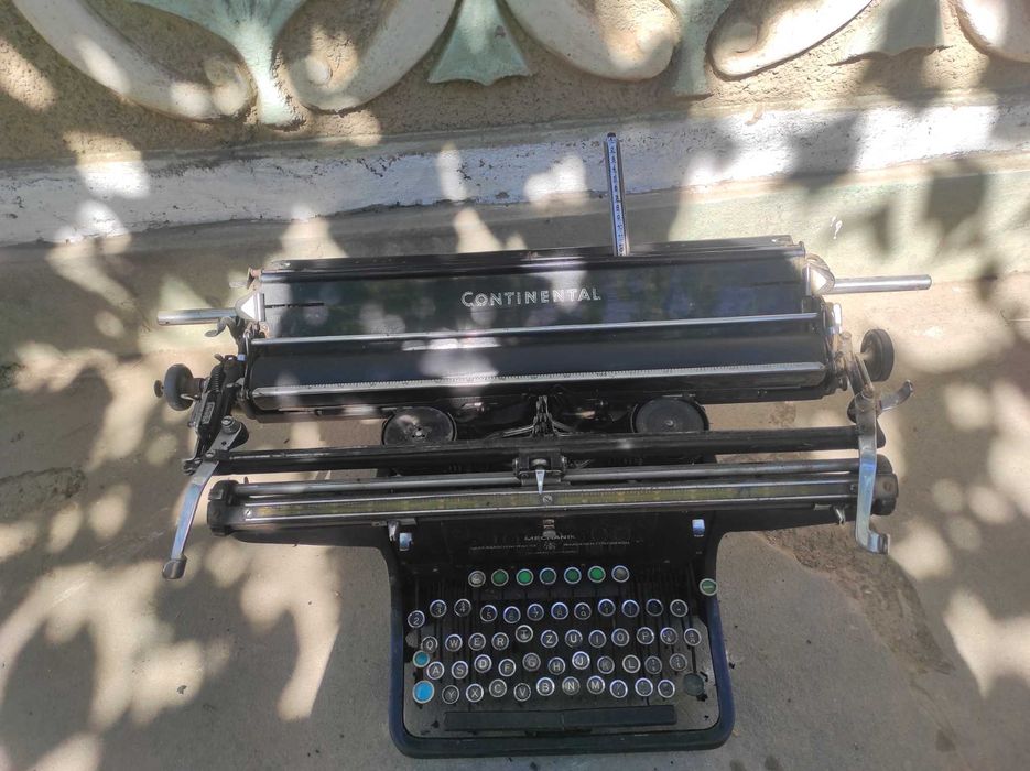 Mașină de scris perfect funcțională