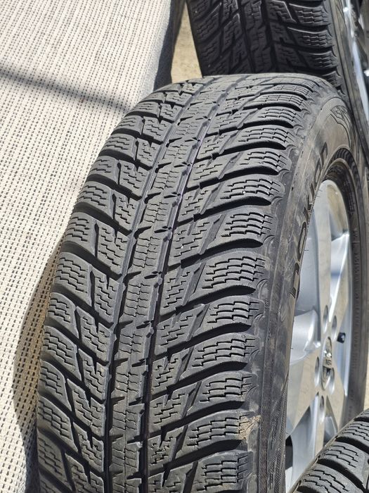 Roți de iarnă 215/55/R16 - jante aliaj + senzori presiune + anvelope Nokian