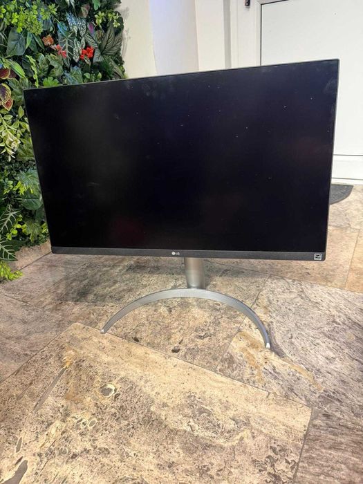 Monitor LG IPS UHD 4K de 27'' 27UP650P-W