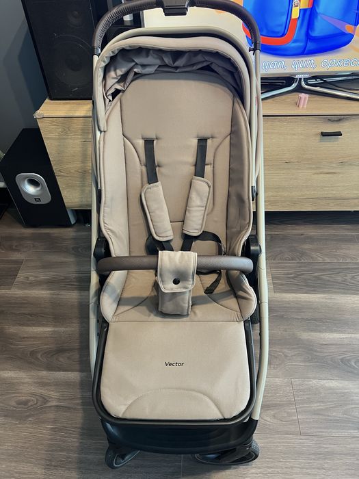 Бебешка количка Carrello Vector