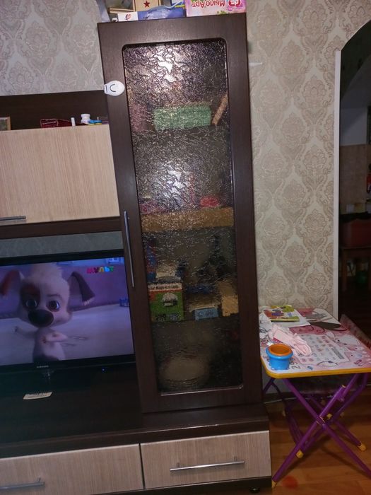 Продам горку в гостиную