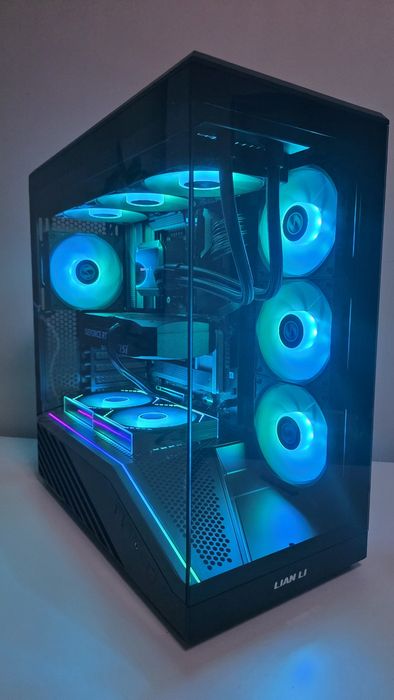 Чисто нов Ultimate Gaming PC (Ryzen 7 7800X3D / RTX 5070 / 32GB DDR5)