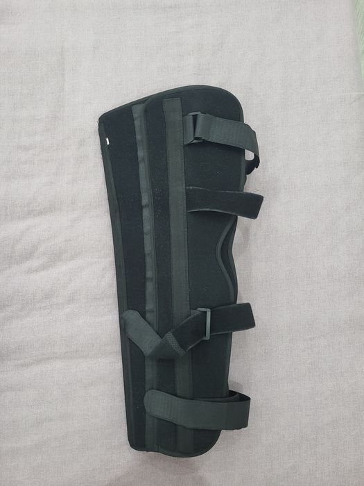 Продам тутор на коленый сустав.