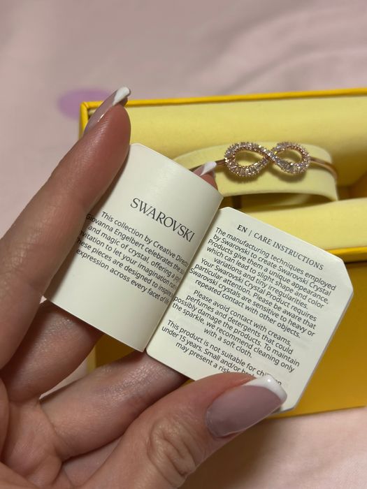 Продавам гривна на SWAROVSKI