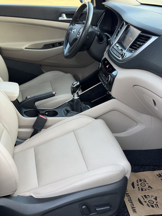 Hyundai Tucson 2016 Diesel 2.0 Euro 6 numere rosii valabile !!