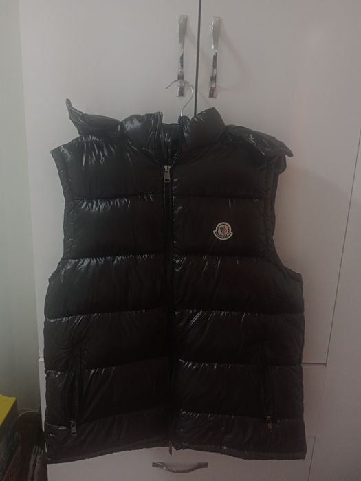 Vesta   moncler.