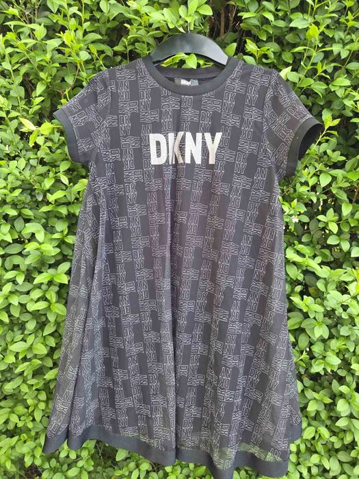 Рокля на марката DKNY