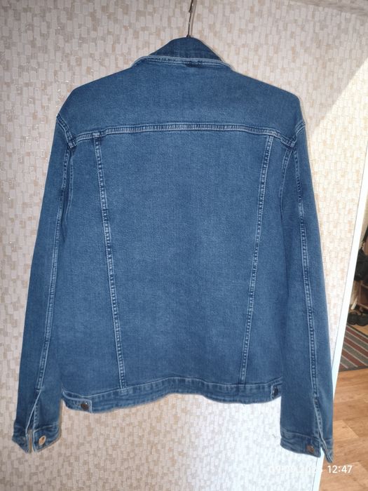 Продам джинсовую куртку 54 размер