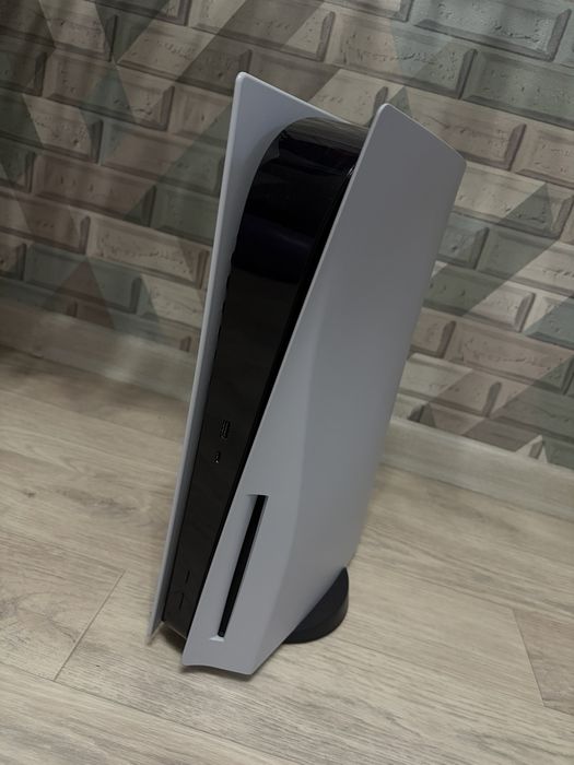 Продаю игровую консоль PS 5