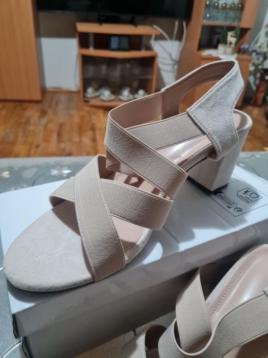 Летни сандали на ток