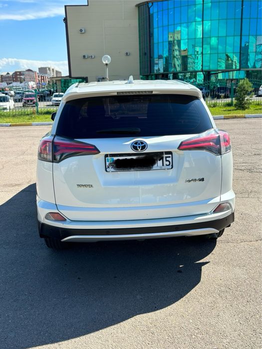 Продам Toyota Rav4 2017 года