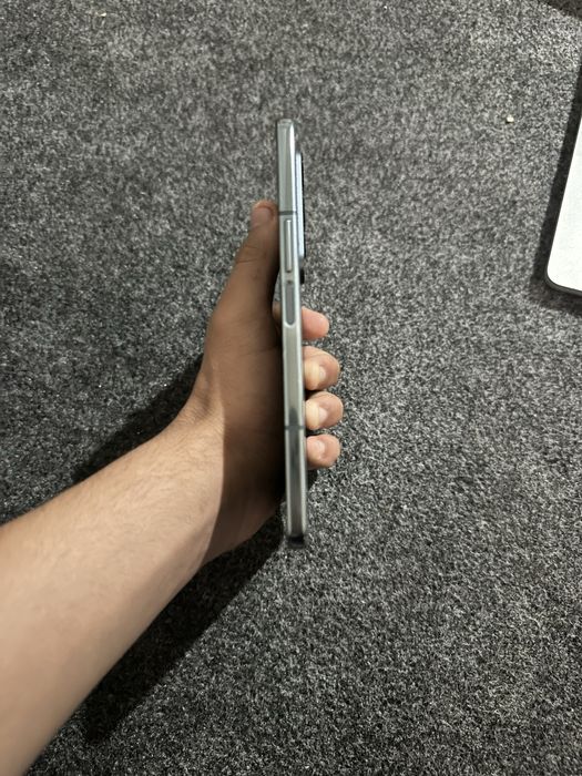 Samsung Z fold4 ichki ekran ishlamaydi hamma malumot pasda qarang