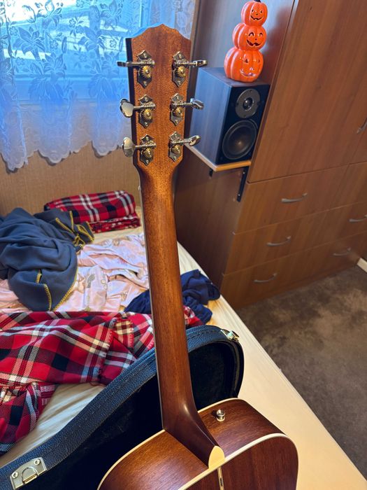 Акустична китара Fender Paramount PD-220E махагон