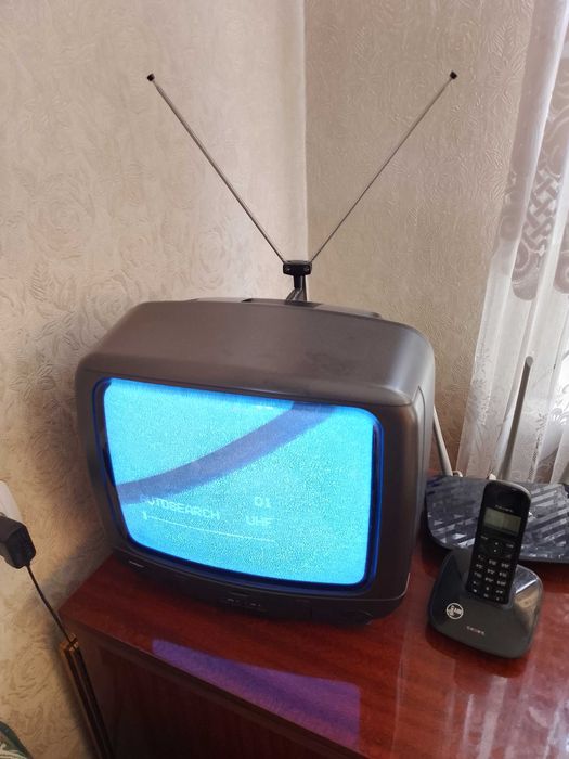 Телевизор маленький старый