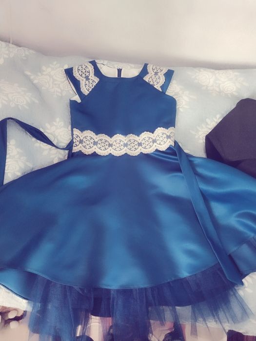 Продам платья на девочку. Каждое по 5000