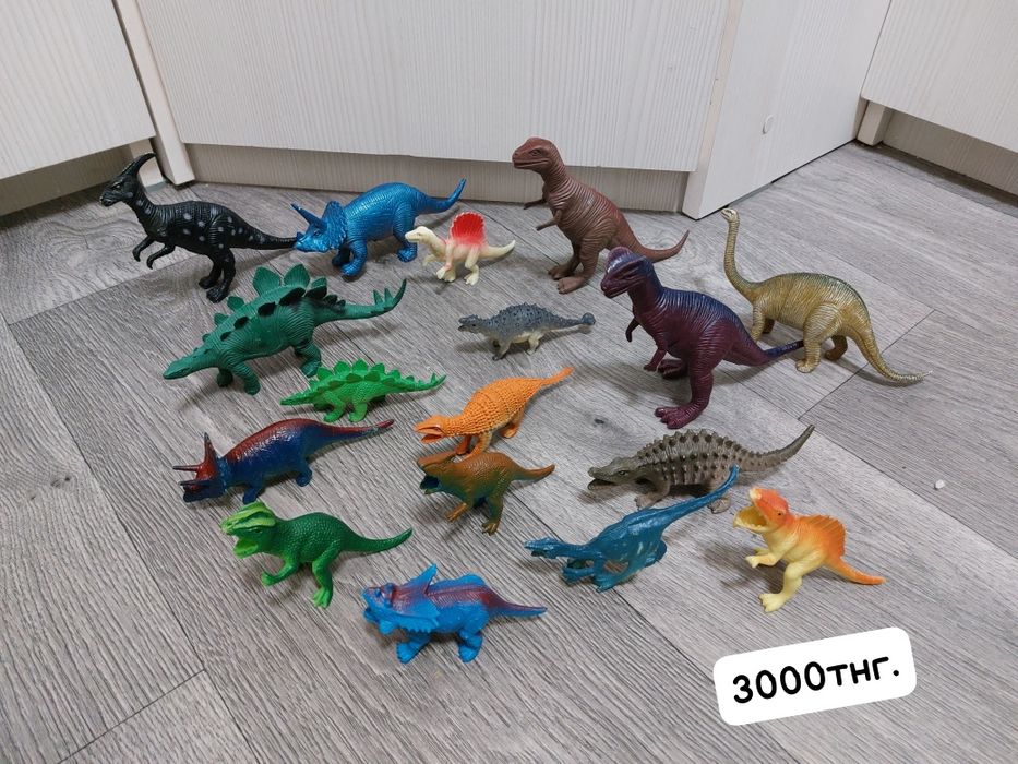 Продам Ферму Животные и Динозавры