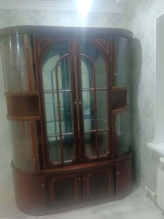Продам шкаф витрина