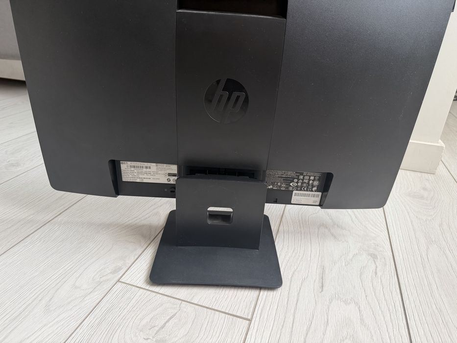 Монитор HP P240va